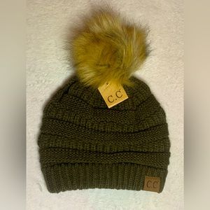 Beanie with a puff